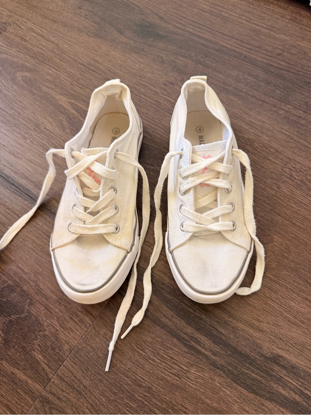 Girls Casual Canvas Sneakers with pink E monogram